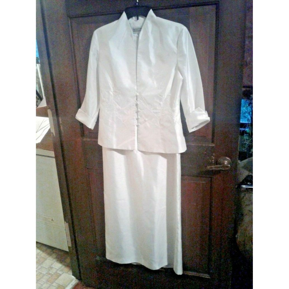 Jessica Howard sz 6 FORMAL Evening Wear with embellished jacket and beads